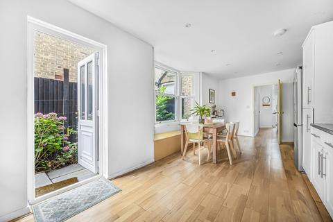 12 Medlar Street, London, SE5 0JU