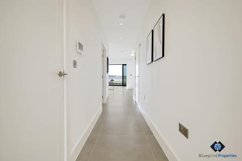 3 bedroom detached house for sale, Kingsmans Point, Kingsmans Farm Road, SS5