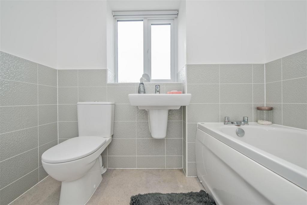 Family Bathroom / WC: