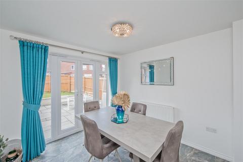 4 bedroom detached house for sale, Pullman Crescent, Leeds