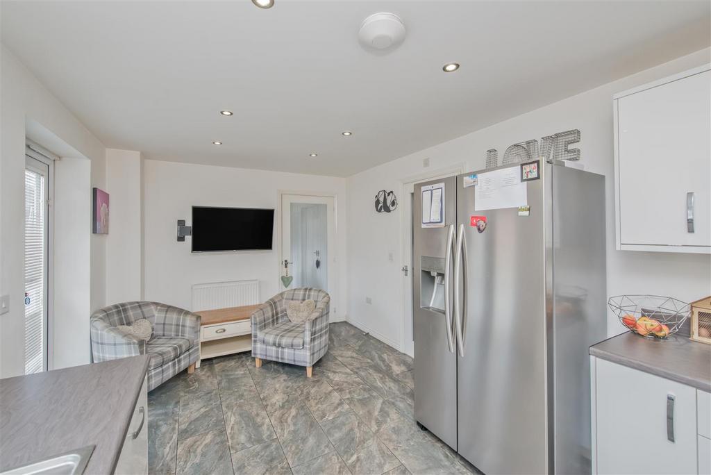 Fitted Breakfast Kitchen: