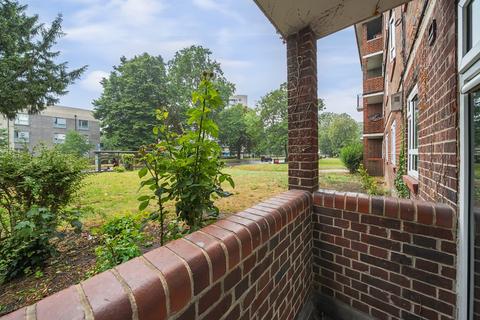 2 bedroom apartment for sale, Ravens Way, Lee