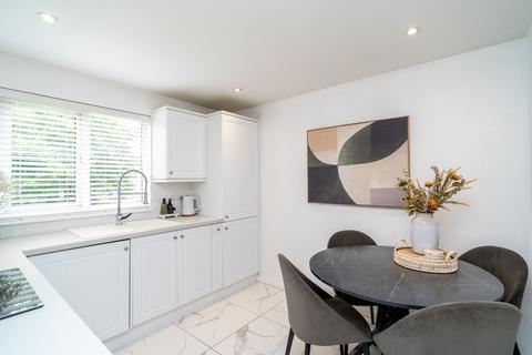 4/2 Furcheons Park, Edinburgh, EH8 7RZ