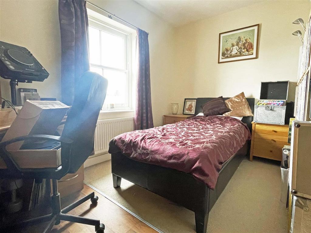 Bed2.jpg