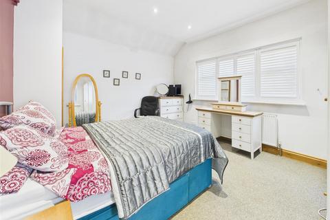 undefined, Carlton Road, Walton-On-Thames