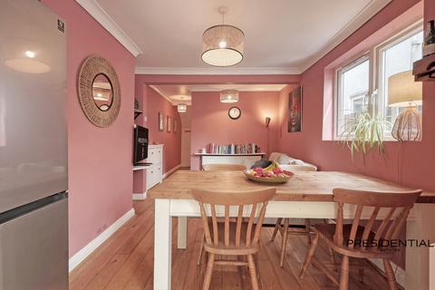 13a Lister Road, London, E11 3DS