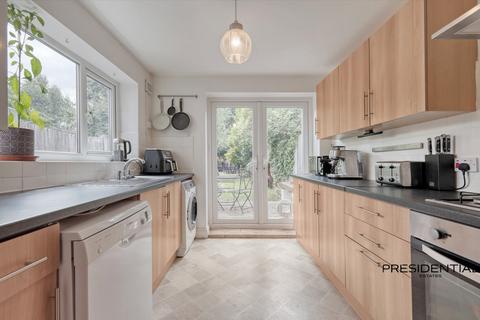 13a Lister Road, London, E11 3DS