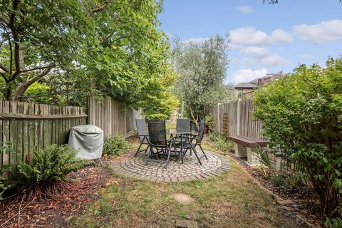 13a Lister Road, London, E11 3DS