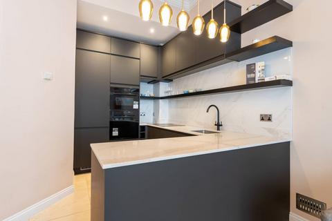 2 bedroom flat to rent, Clanricarde Gardens, Notting Hill, London, W2