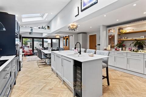 3 bedroom detached house for sale, Roffeys Close, Crawley RH10