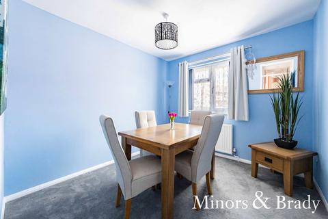 2 Aubretia Close, Lowestoft, NR33 9QN