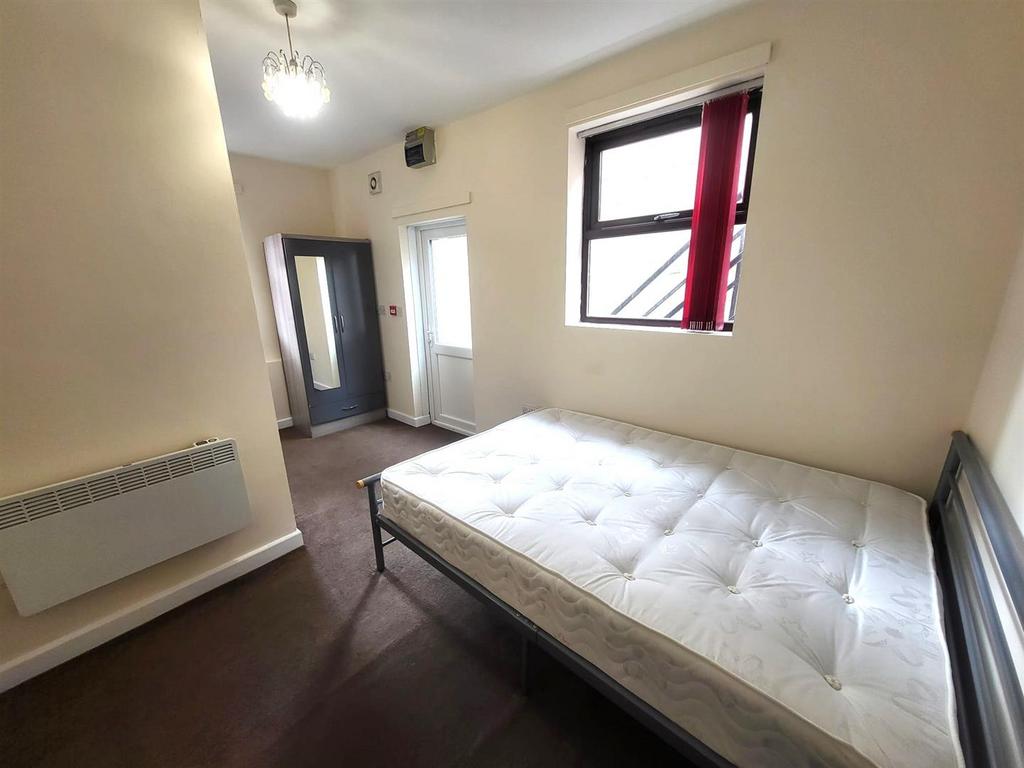 Bedroom Pic 1