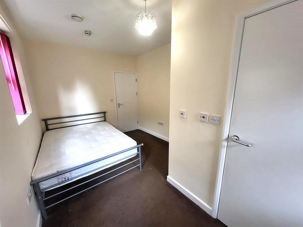 Bedroom Pic 2
