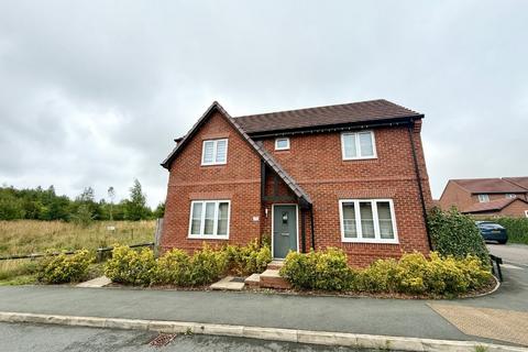 4 bedroom detached house to rent, Carsington Drive, Tunstall ST6