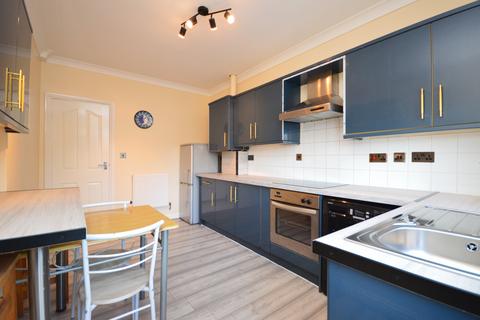 2 bedroom flat to rent, Atherton Road, Ilford, IG5 0PQ