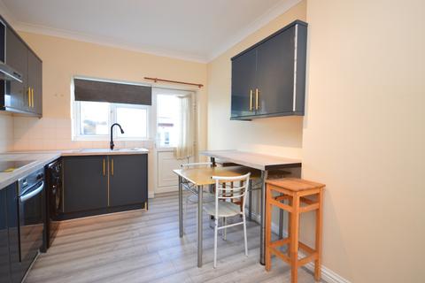 2 bedroom flat to rent, Atherton Road, Ilford, IG5 0PQ