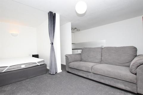 Studio to rent, Bedford Court, Bath BA1