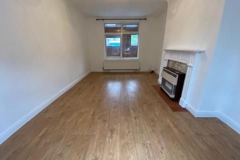 3 bedroom end of terrace house to rent, Woodward Road, Dagenham