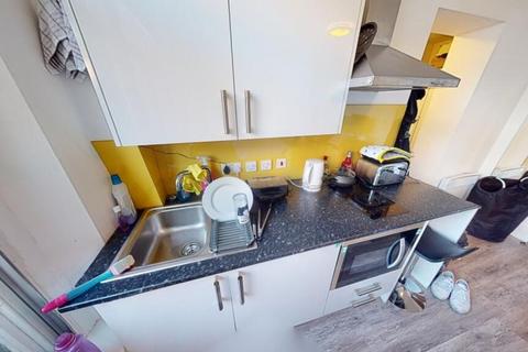 Studio to rent, Upper Parliament Street, Nottingham NG1