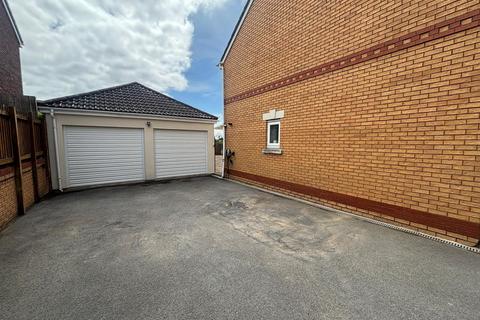 undefined, Clos Bryn Haul, Llwynhendy, Llanelli