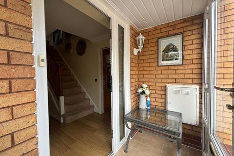 undefined, Clos Bryn Haul, Llwynhendy, Llanelli