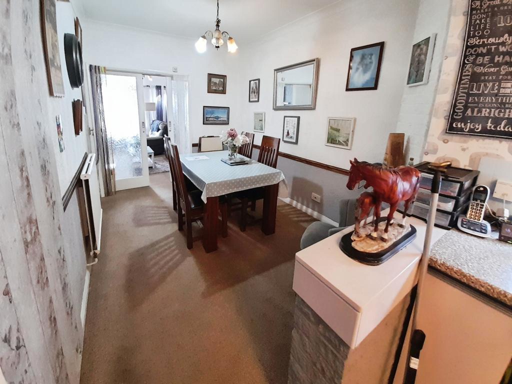 Pbox-dining room-313541.jpg