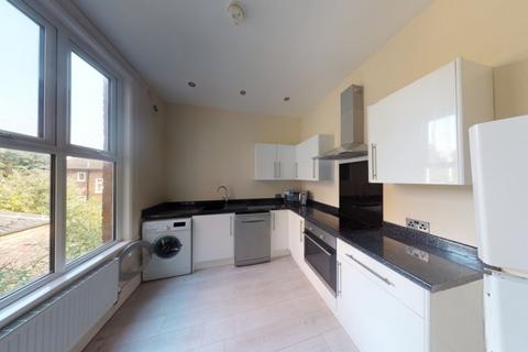 2 bedroom flat to rent, Forest Road West, Nottingham NG7