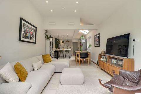 46 Vale Road, Claygate, Esher, KT10 0NJ
