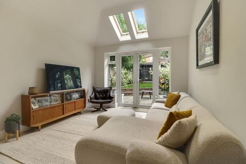 46 Vale Road, Claygate, Esher, KT10 0NJ