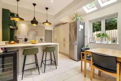 46 Vale Road, Claygate, Esher, KT10 0NJ