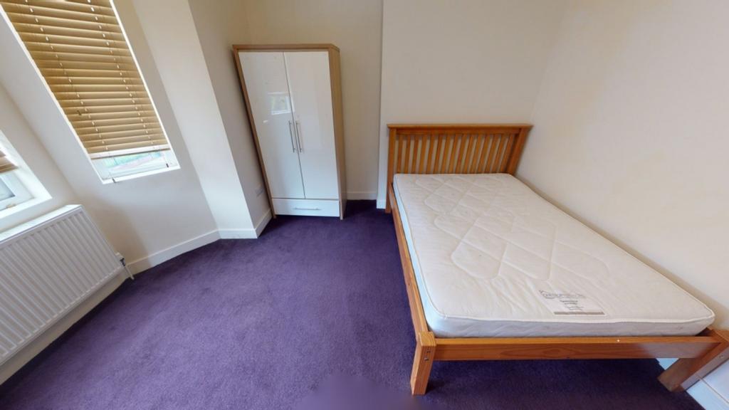 A bright and tidy double bedroom with ample spa...