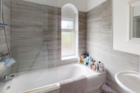 2 bedroom flat to rent, Forest Road East, Nottingham NG1