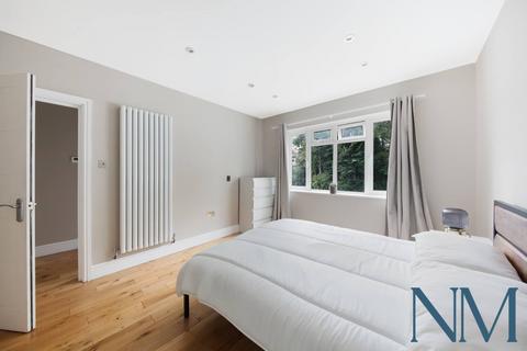 2 bedroom flat for sale, The Avenue, Coulsdon CR5