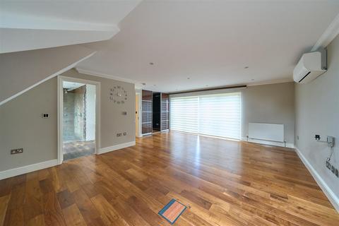 5 bedroom detached house for sale, Five Fields Close, Watford