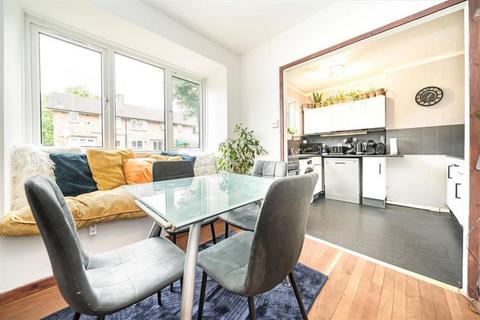 2 bedroom maisonette for sale, Lyme Farm Road, London SE12