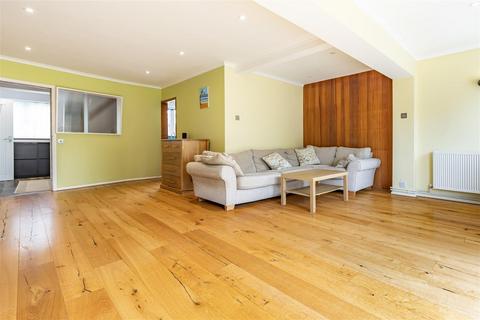 59 Lower Swaines, Epping, CM16 5ES