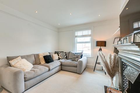16a Broadway, Leigh-on-sea, SS9 1AW