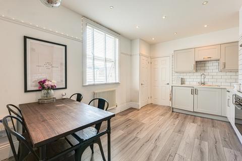 16a Broadway, Leigh-on-sea, SS9 1AW