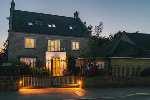 10 Sandringham Place, Sheffield
