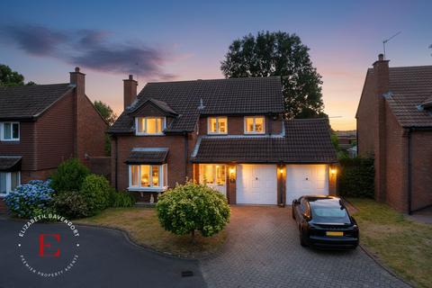 4 bedroom detached house for sale, Dunvegan Close, Kenilworth, CV8