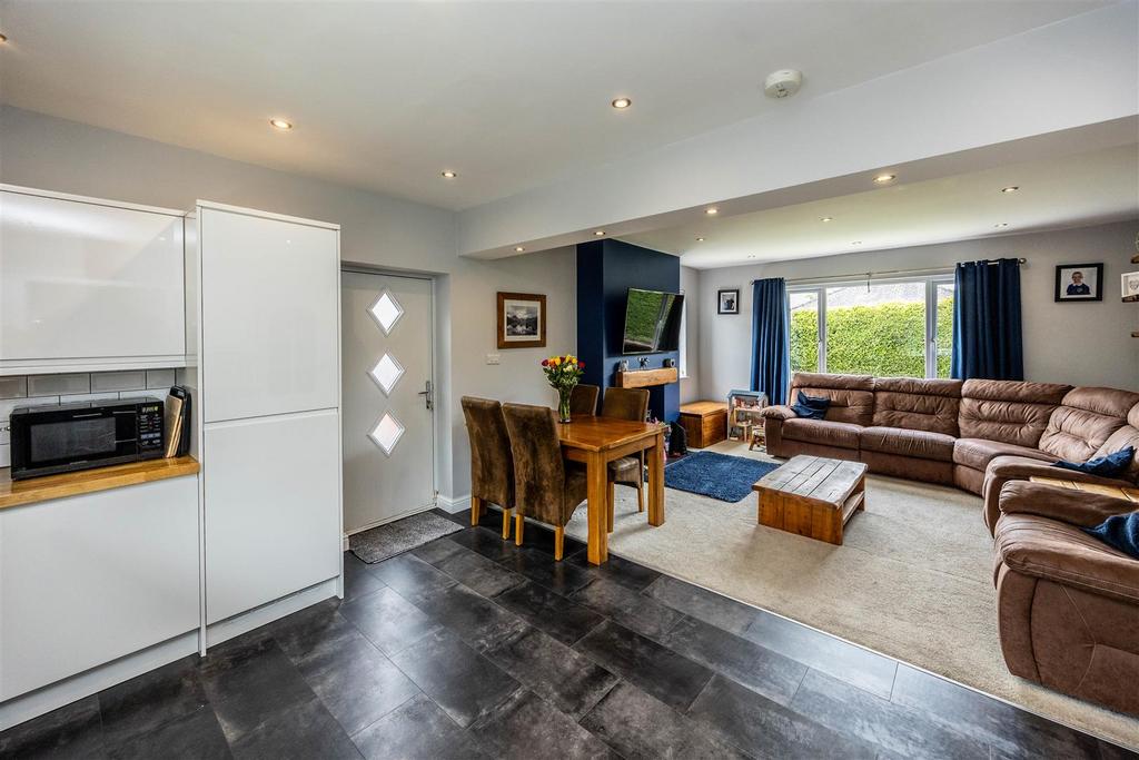 LIVING & DINING KITCHEN