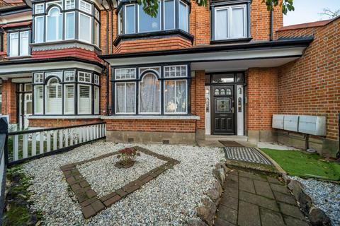 Ground Floor Flat, 14 Highlands Avenue, London, W3 6EU