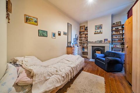 Ground Floor Flat, 14 Highlands Avenue, London, W3 6EU