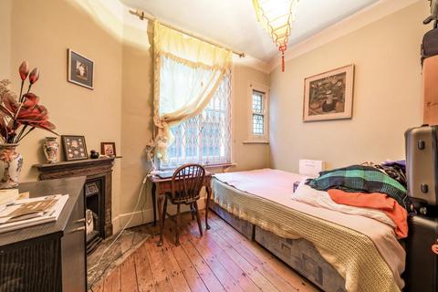 Ground Floor Flat, 14 Highlands Avenue, London, W3 6EU