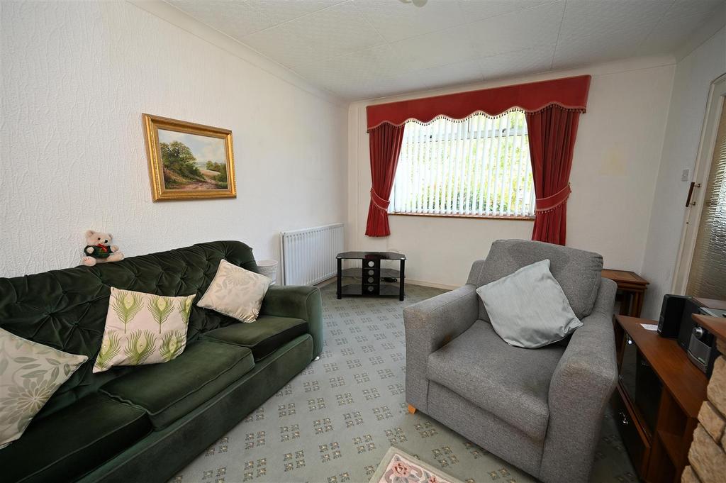 Living room3.JPG