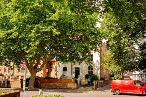1 bedroom flat for sale, Cazenove Road II, Cazenove Road, London N16