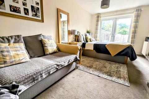 16 Dudley Close, Whitehill, Bordon, GU35 9PY