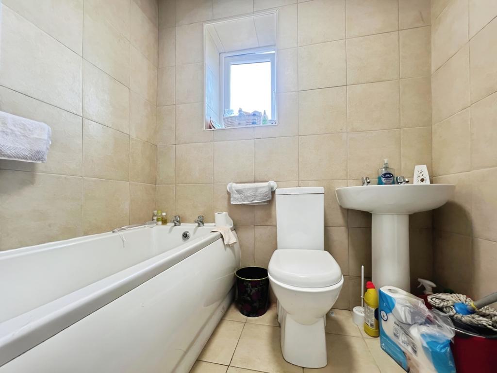 Pbox-bathroom-312908.jpeg