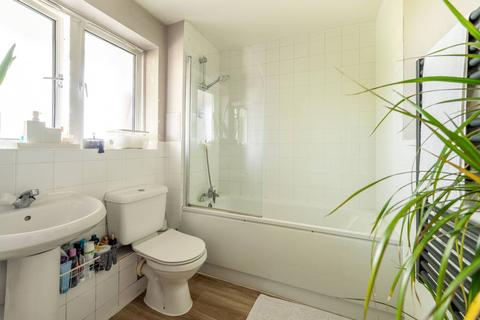 2 bedroom flat for sale, Granite Apartments, Stratford, London, E15