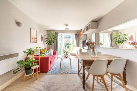 2 bedroom flat for sale, Granite Apartments, Stratford, London, E15
